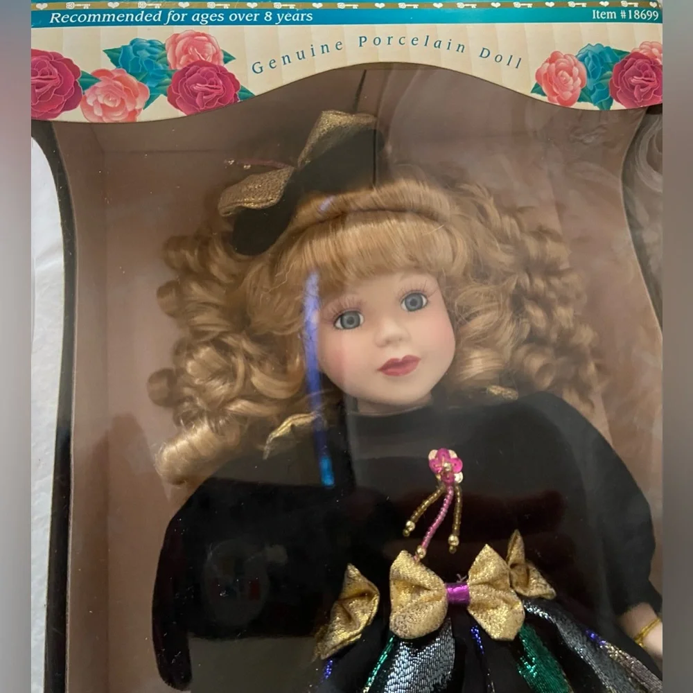 NWOT Victorian Rose Stunning Porcelain Doll Adorned w/Elegant Clothing & Boxing🎄
